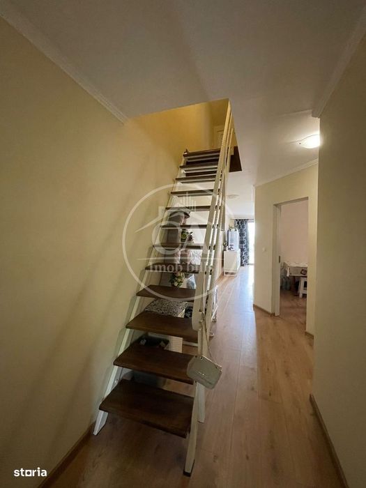 Casa de vanzare cu 3 camere tip duplex in zona Rogerius Oradea