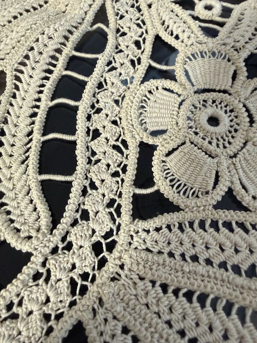 Vand  fete masa si mileuri macrame