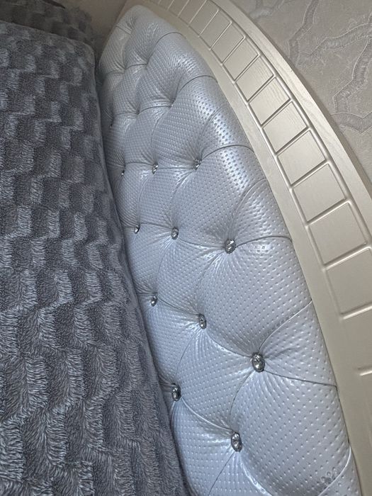 Продам кровать с матрасом