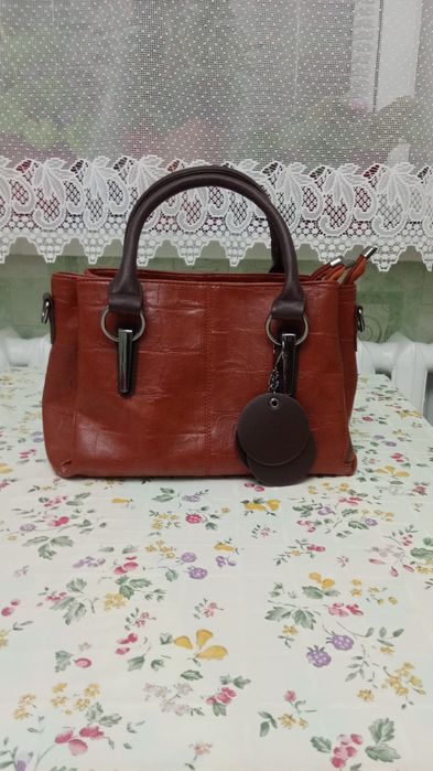 Женские сумочки.