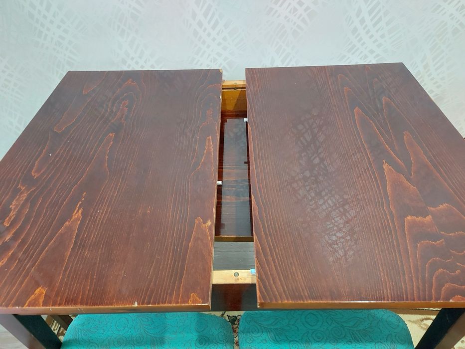 Продам стол  и 4 стула