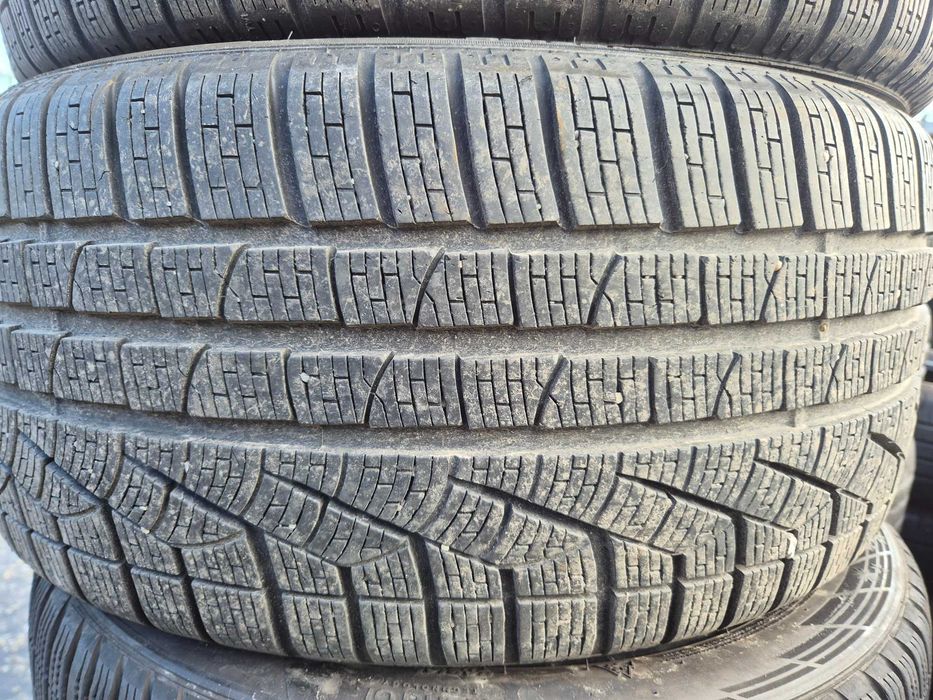 2 Anvelope de IARNA - 265/35/20 - PIRELLI - CA UNELE NOI , aprox 7.5 MM - DOT 2022 AO OEM AUDI A7 !