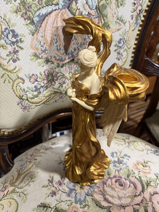 красива статуетка ангел свещник Веронезе