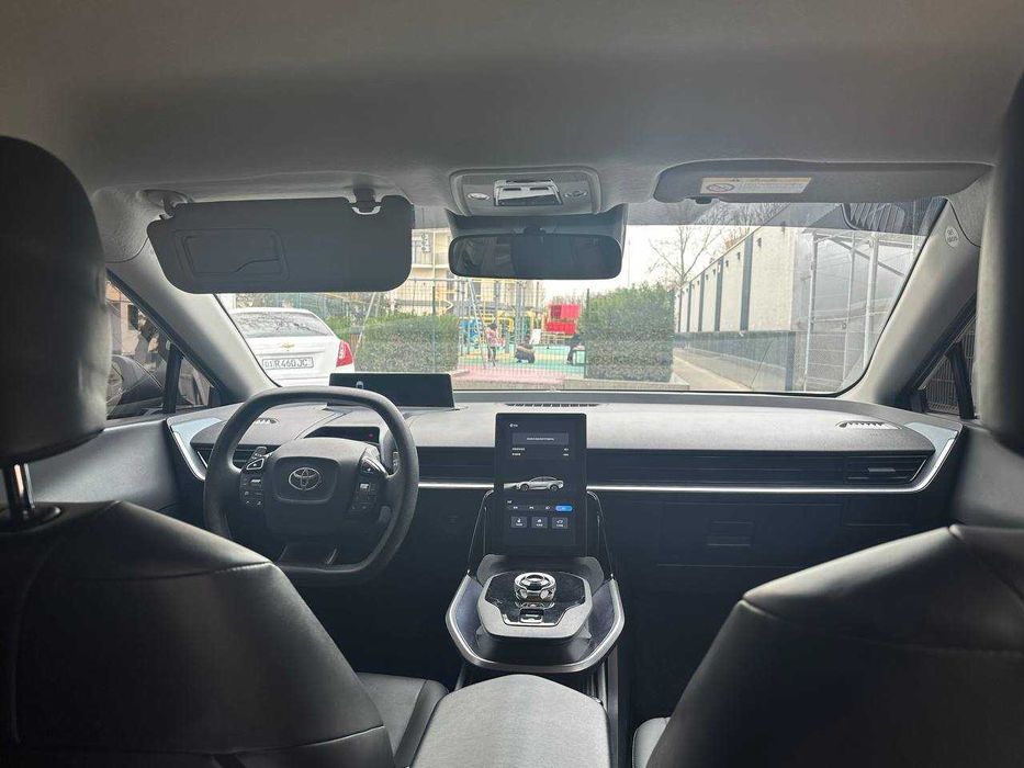 TOYOTA BZ3 срочно сотилади