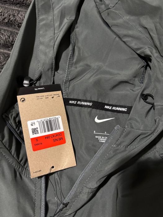 Geaca de alergare Nike S