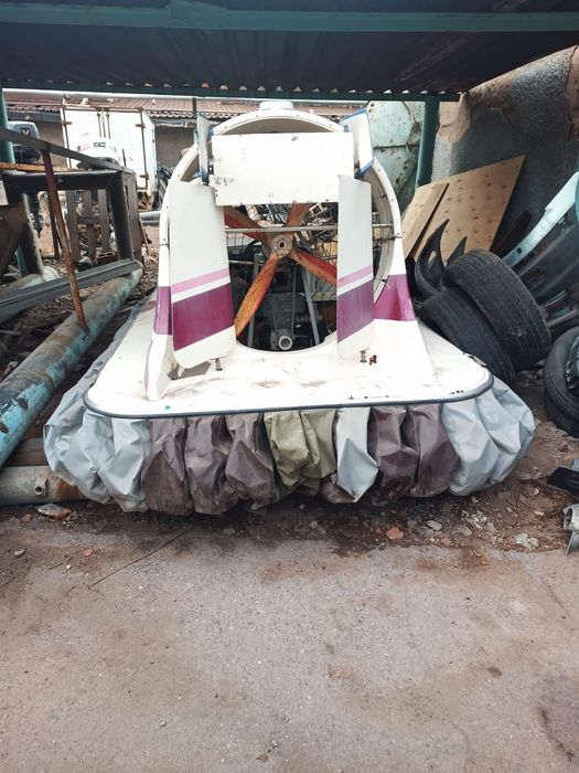 Аэролодка на воздушных подушках