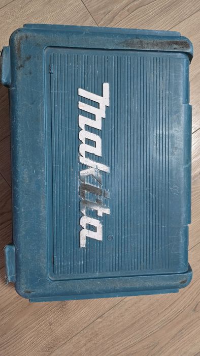 Комплект Makita 18V – куфар, зарядно и 3 батерии 5.0Ah