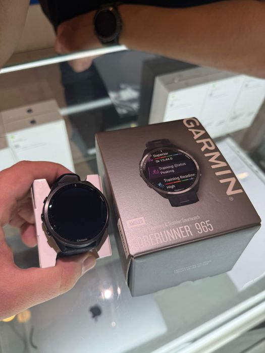Продаю часы Garmin Forerunner 965 черный