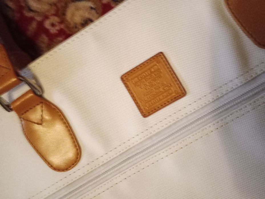 Geanta eleganta noua .