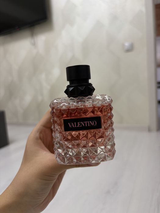 Парфюм VALENTINO born in roma