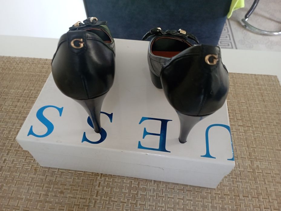 ,оригинални Дамски обувки  GUESS - размер 37