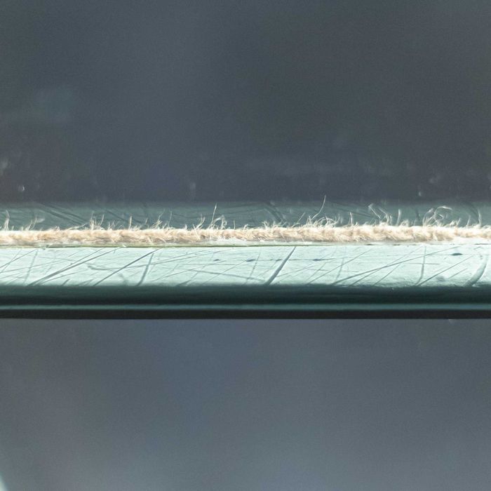 Реновирана ъглова витрина от масив