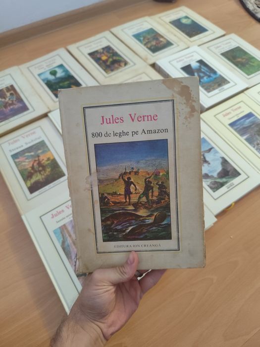 Vând colecție cărți Jules Verne la pachet