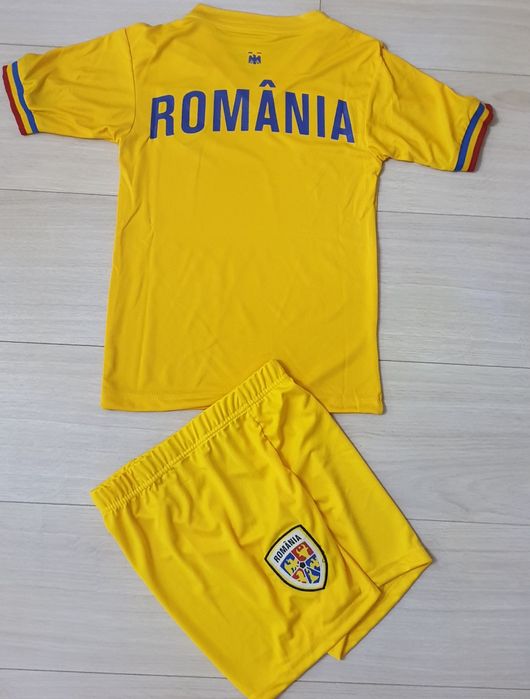 Echipamente fotbal copii de la 4 la 15 ani,2 culori.ROMANIA