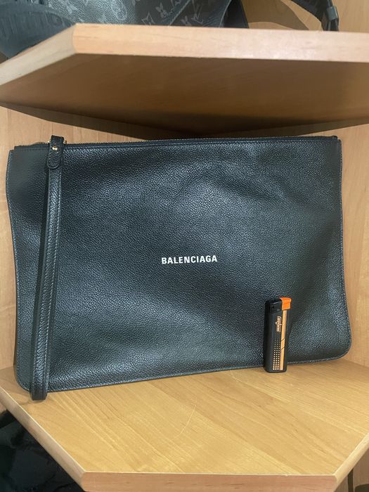 клатч-конверт Balenciaga Everyday Pouch