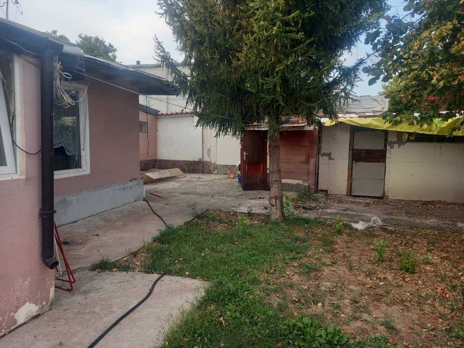 Къща в Модерно предградие