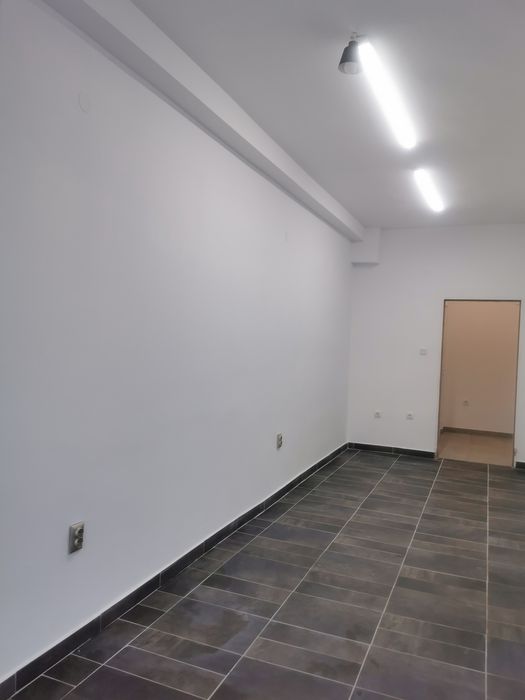 Дава се под наем Магазин в Добрич, Център - 30 кв.м за 204 € - Снимка #3