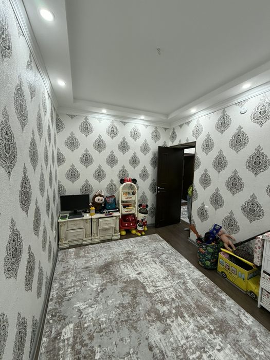 Kvartira sotiladi 3 xona kamolot dom