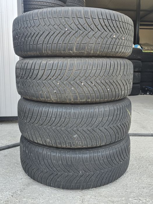 4 Броя 205/55/17 Kleber 2x6,5mm 2x5,2mm