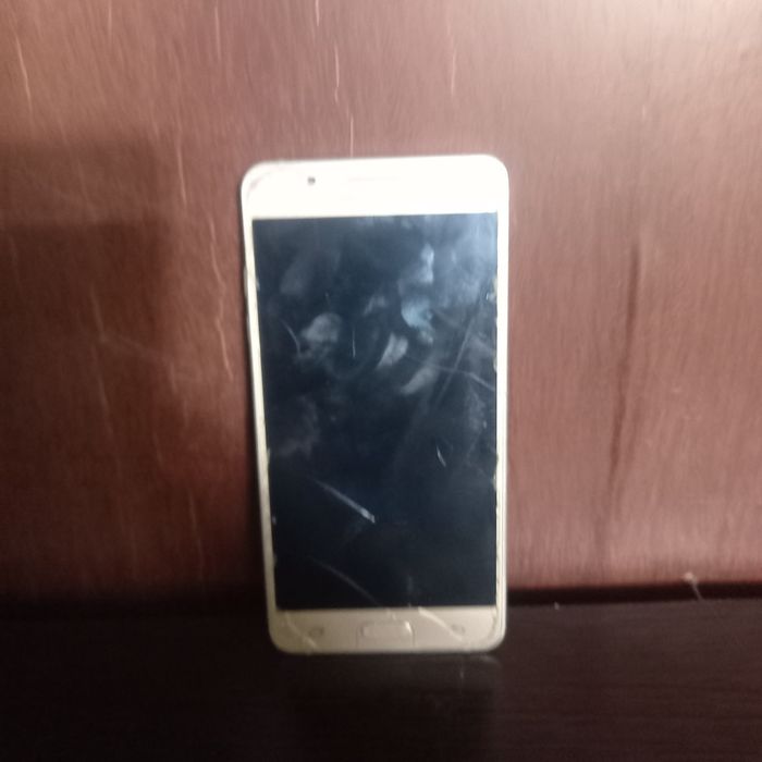 Самсунг  J5 телефон 2 та бор
