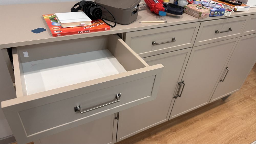 Продаётся стильный и вместительный комод