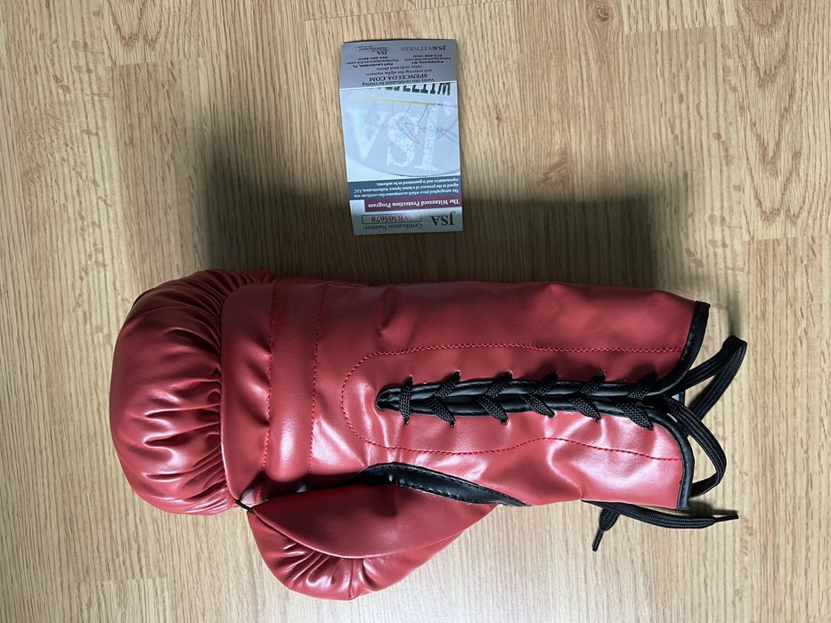 Manusa Box cu autograf Sugar Ray Leonard
