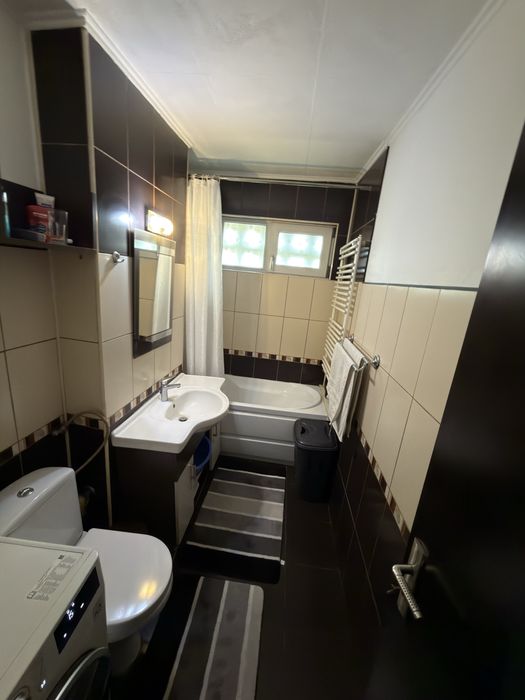 Proprietar vand apartament 3 camere - zona Judetean