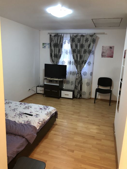 Proprietar inchiriez casa langa metrou