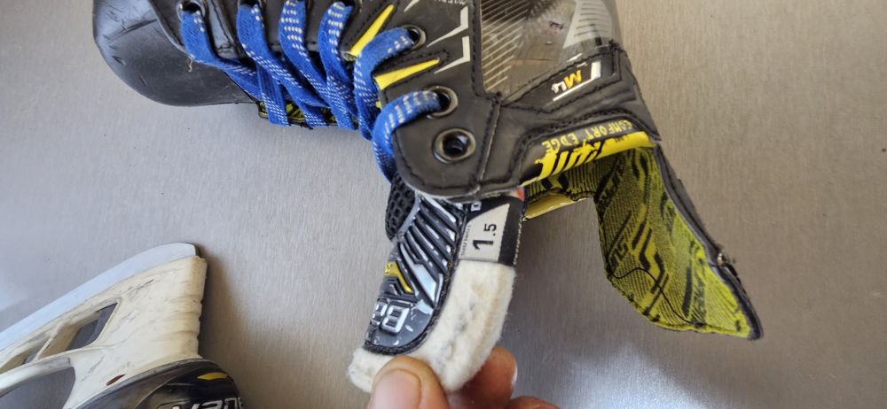Patine 92 hochei hockey  Bauer Supreme M4  marime  33-34  (  21,5  cm lungime interioara).