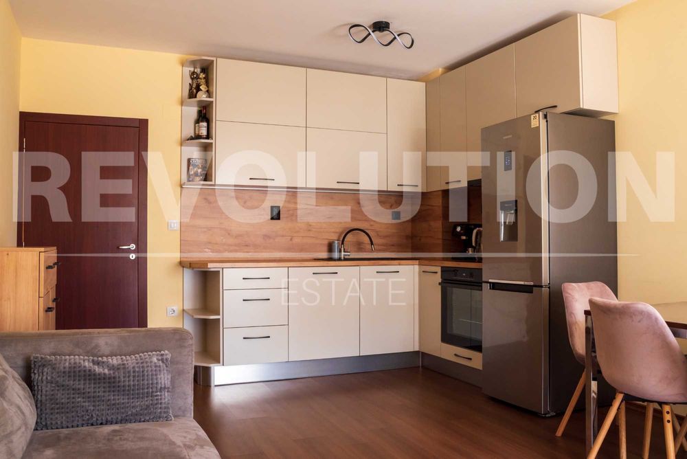 Продава се Тристаен апартамент в Варна, Център - 110 кв.м за 2546 €/кв.м - Снимка #2