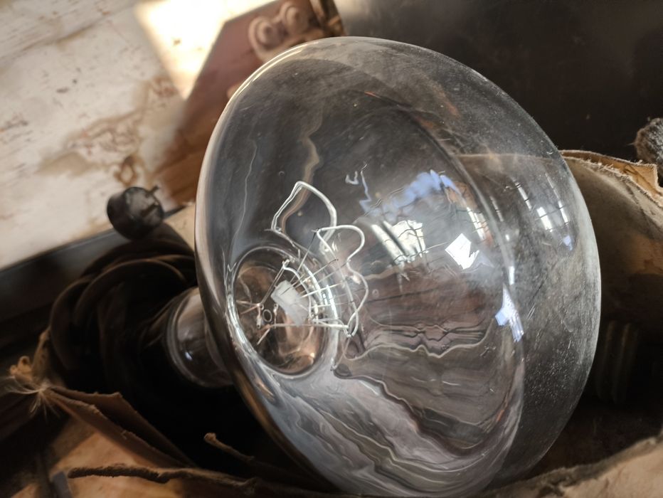 Продам уличный фонарь и лампу.