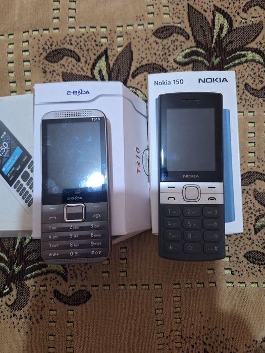 Vind 4 telefoane cu butoane
