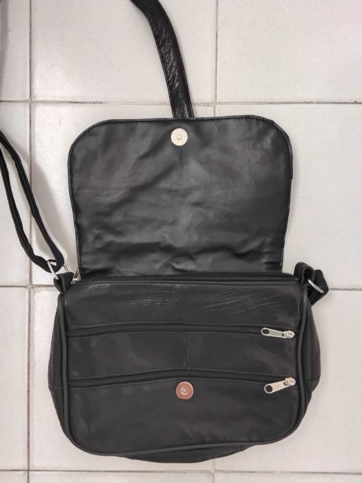 Дамска черна чанта от естествена кожа