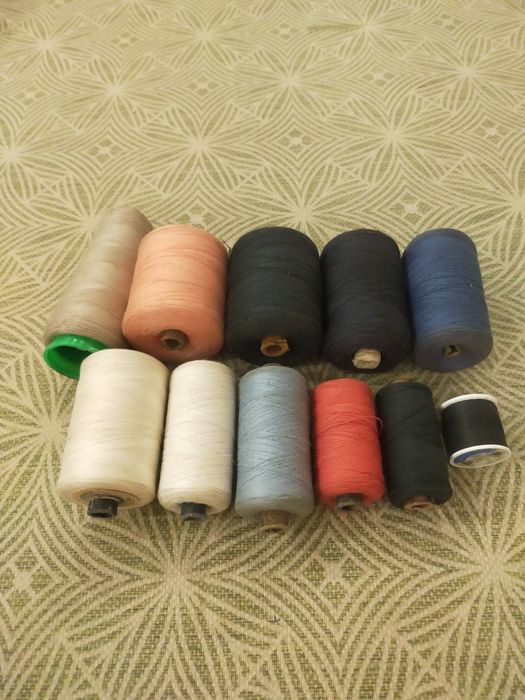 Нитки б/у.  Нитки.