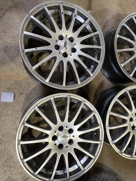 Джанти за Alfa Romeo 17” 5x98
Продавам комплект алуминиеви джанти за Alfa Romeo.
17 цола, междуболтово разстояние 5x98.
Прави и здрави, без заварки.
И