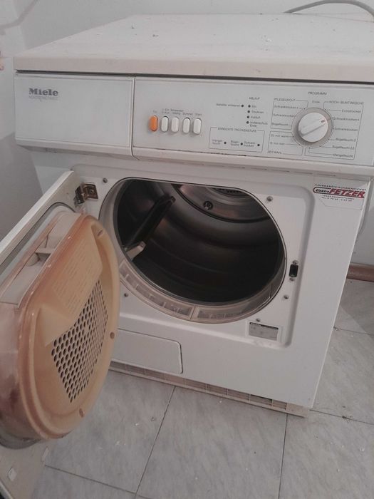 Продавам сошилна Миеле