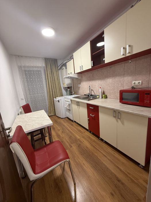 Inchiriez apartament cu o camera + loc de parcare Floresti
