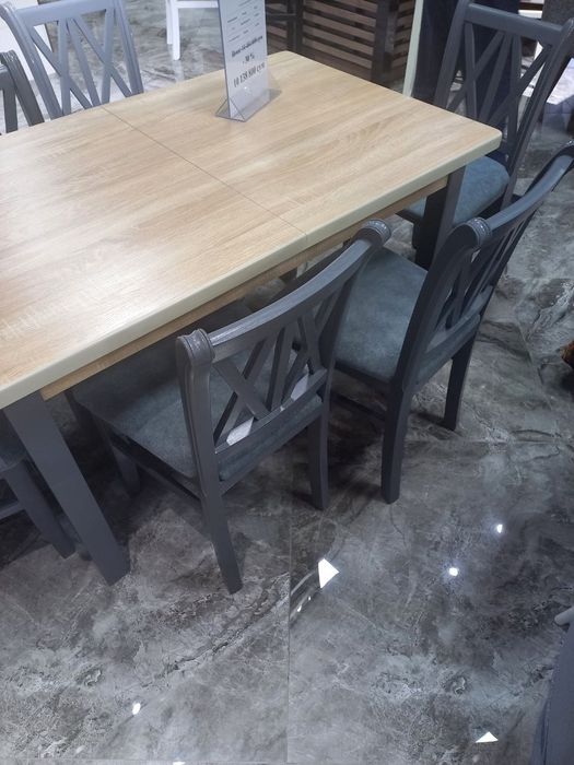 Прямоугольный стол раскладной и стулья