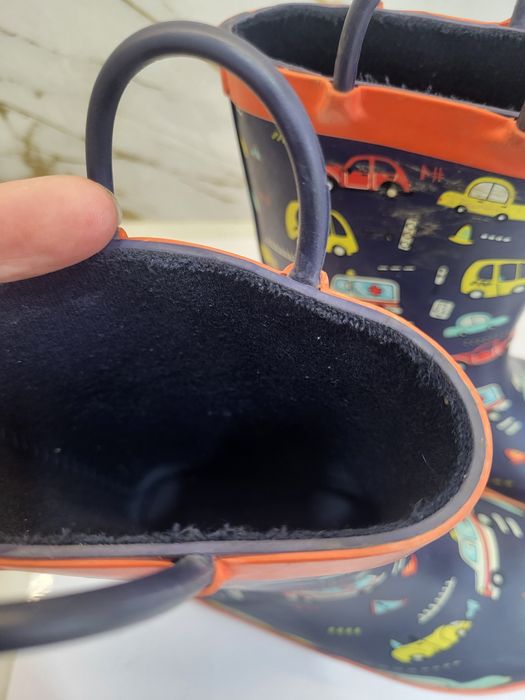 Продам резиновые сапоги на флисе