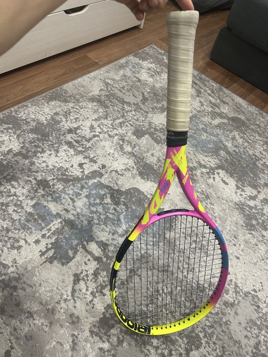 Теннисная ракетка