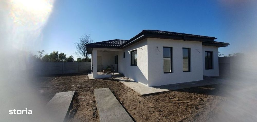 Casă nouă,spațioasă,cu teren de 400 mp-Cernele,zona-Troaca