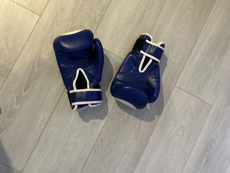 Боксерская перчатка