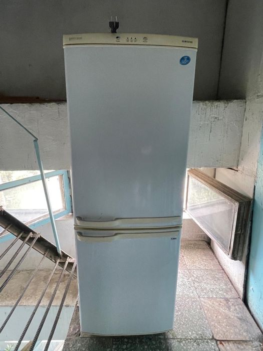 Холодильник Samsung