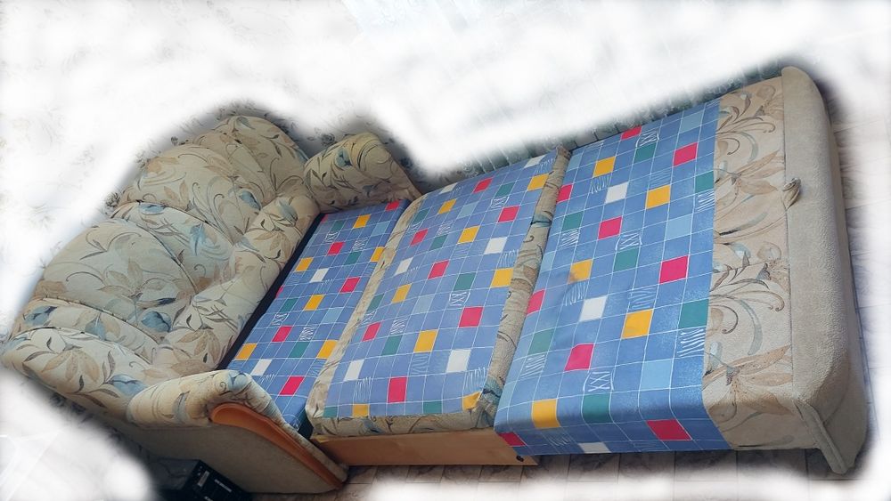 Диван- кровать светло-зелёный