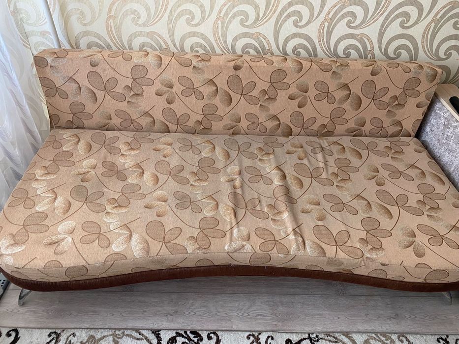 Продам диван в норм состоянии