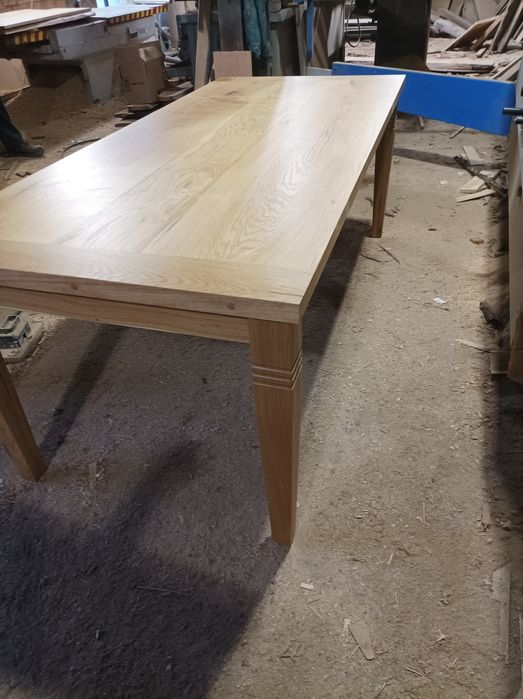 Масивна маса от дъб