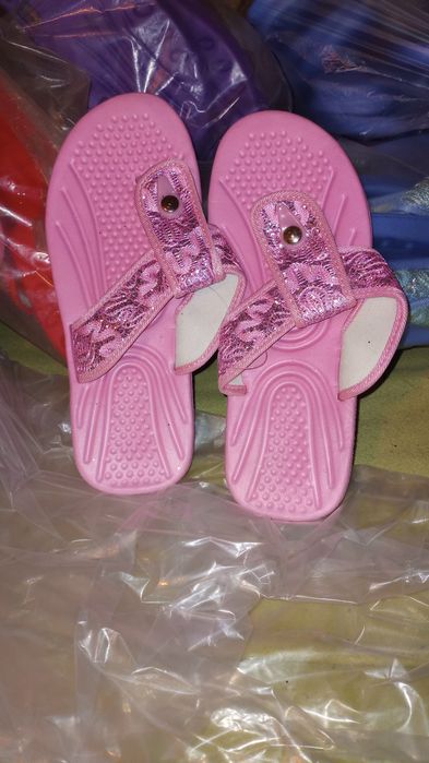incaltaminte noua nepurtata la alegere: 1 pereche ghete lungi blug jeans denim sau 1 pereche tenesi sau 2 perechi slapi papuci flip-flops toate noi
