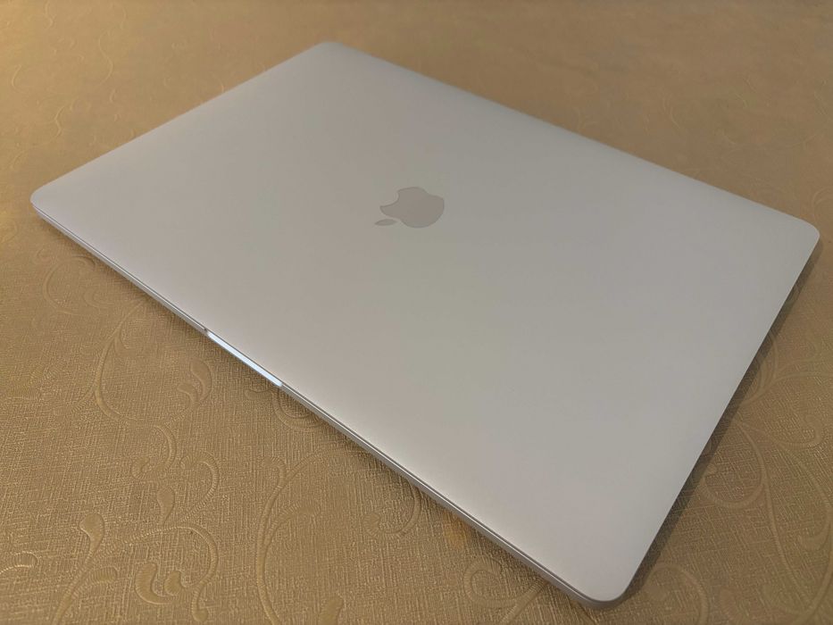 MacBook Pro 15" 2016 i7 2.7/16/512 - Перфектно състояние!