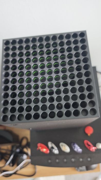 Xbox series X с 2 игри и батерии