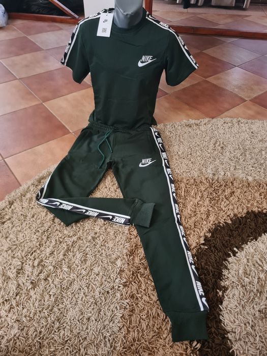 Compleuri bărbați Nike!
